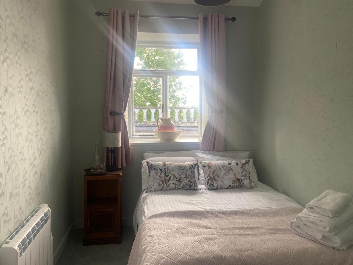 29 The Square Hotel Листоуел Екстериор снимка